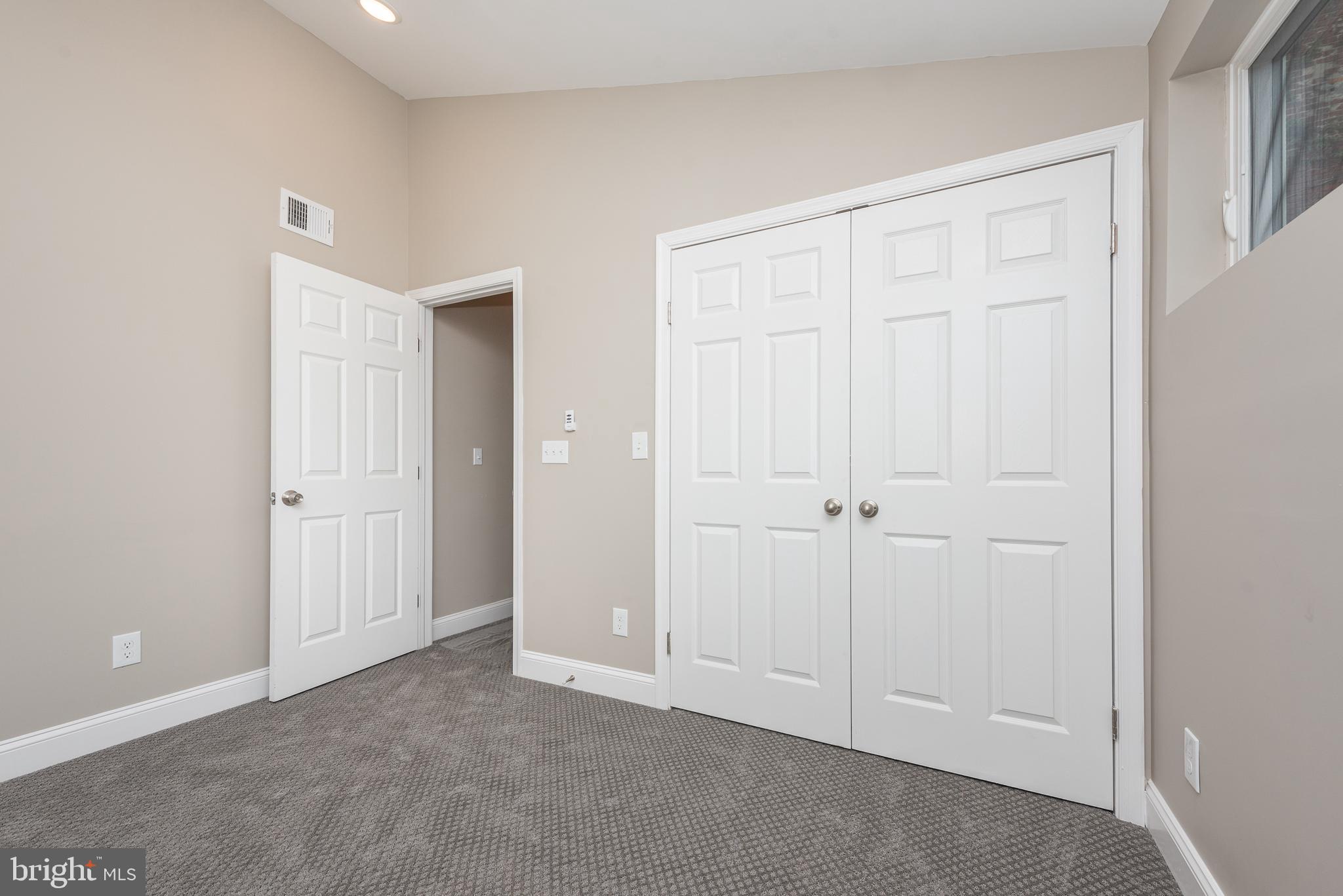 HOLLINS MARKET - Residential