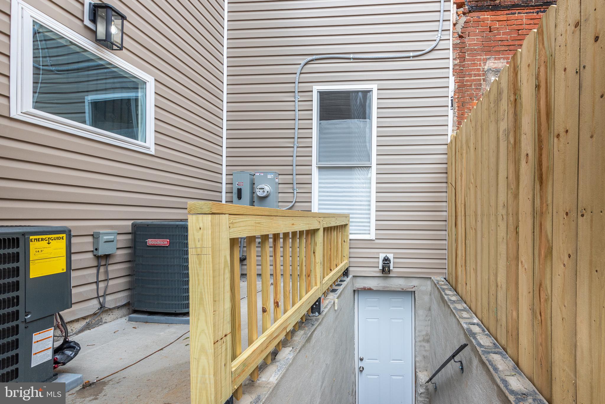 HOLLINS MARKET - Residential