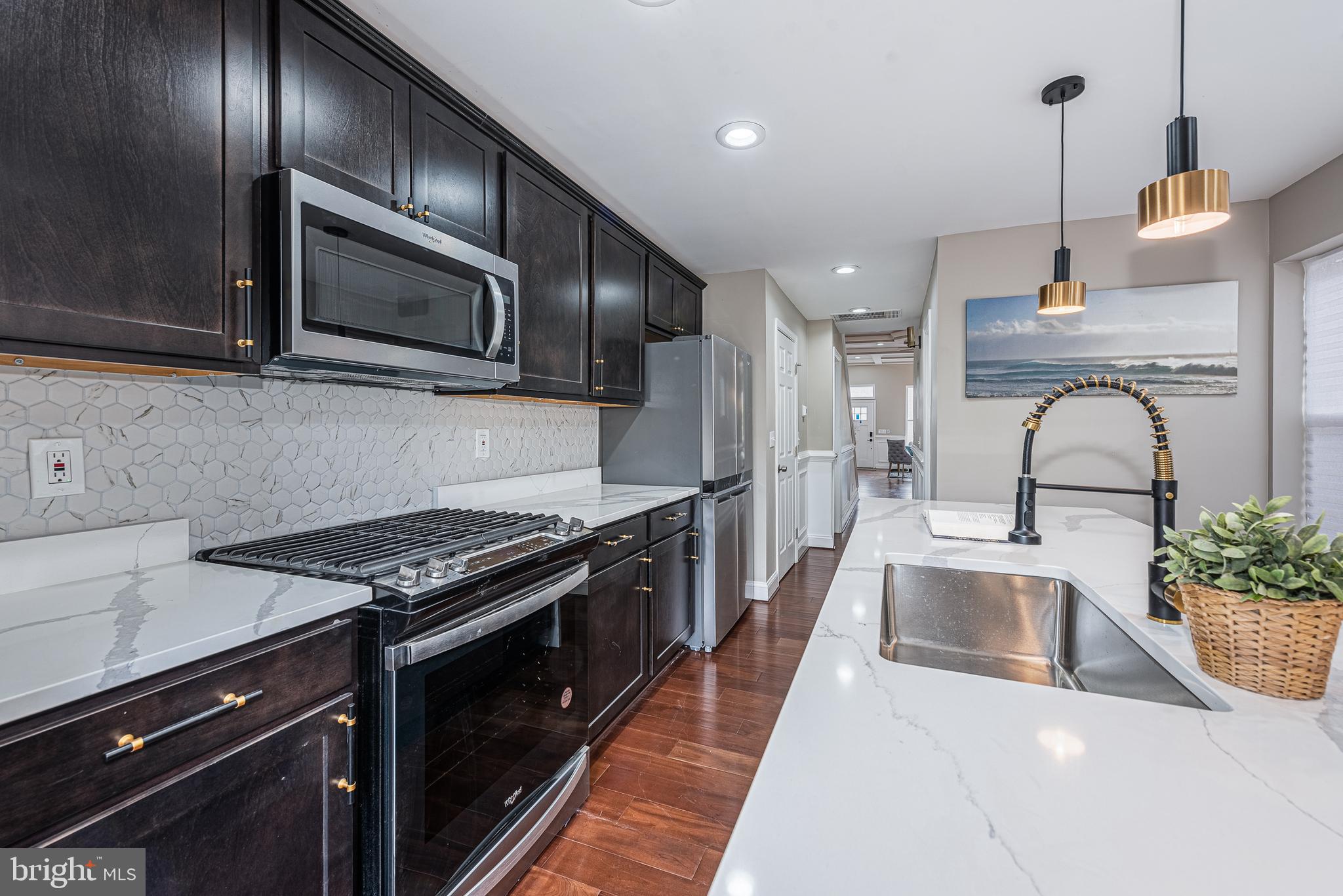 HOLLINS MARKET - Residential