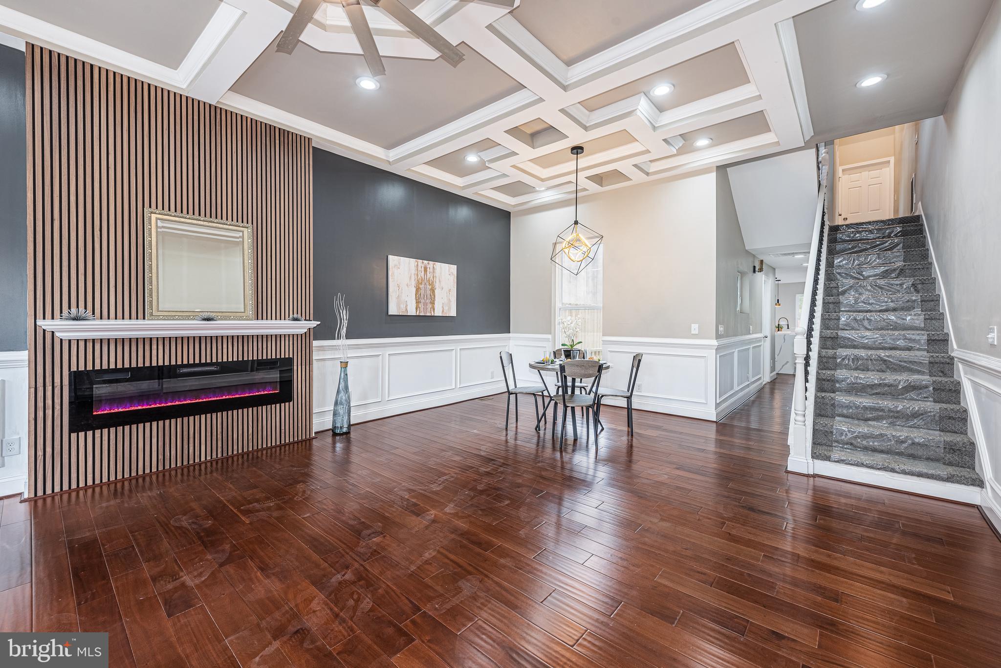 HOLLINS MARKET - Residential