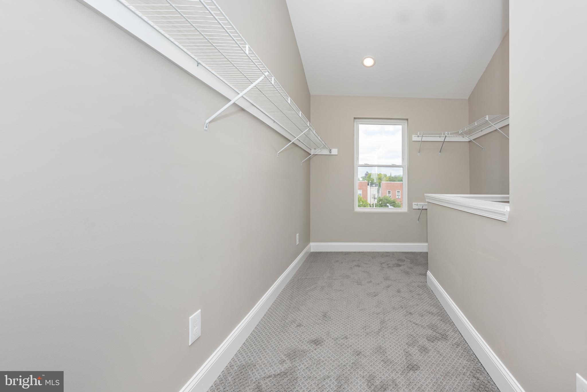 HOLLINS MARKET - Residential