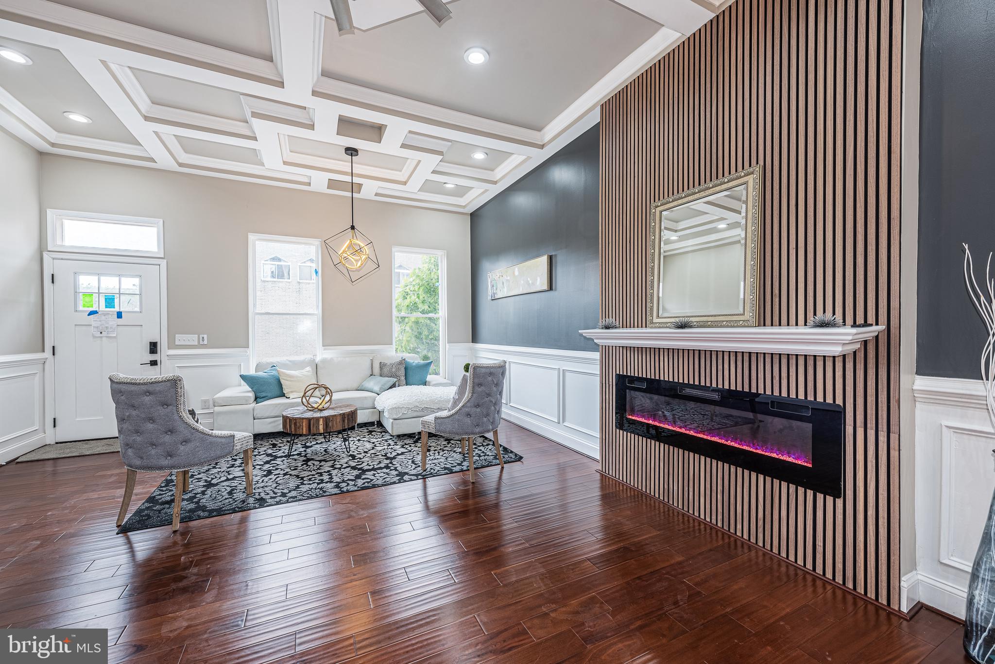 HOLLINS MARKET - Residential