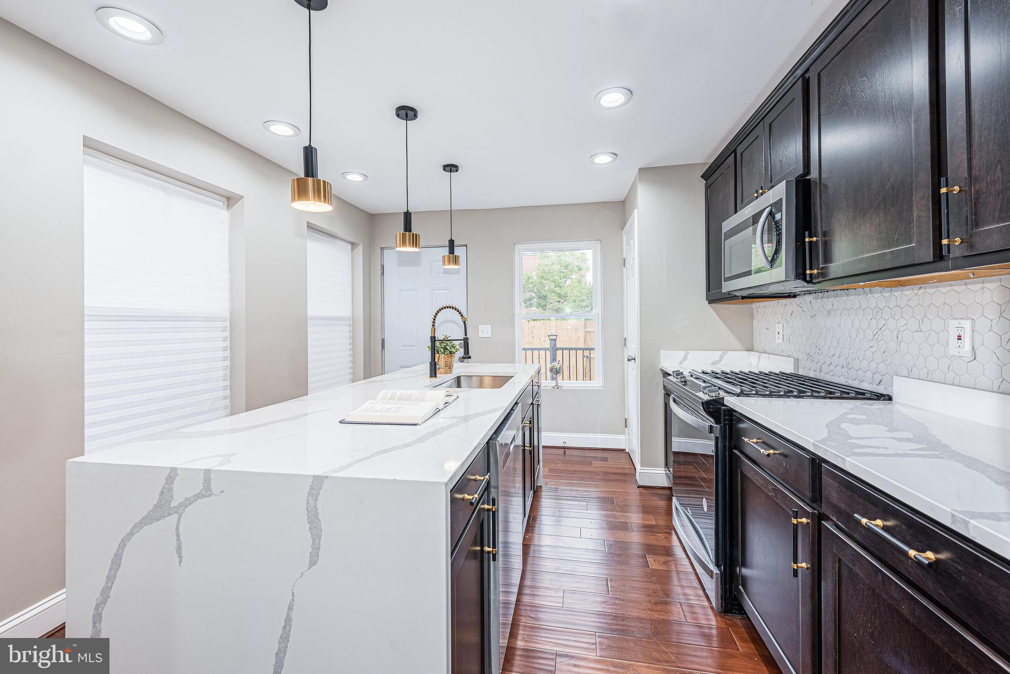 HOLLINS MARKET - Residential