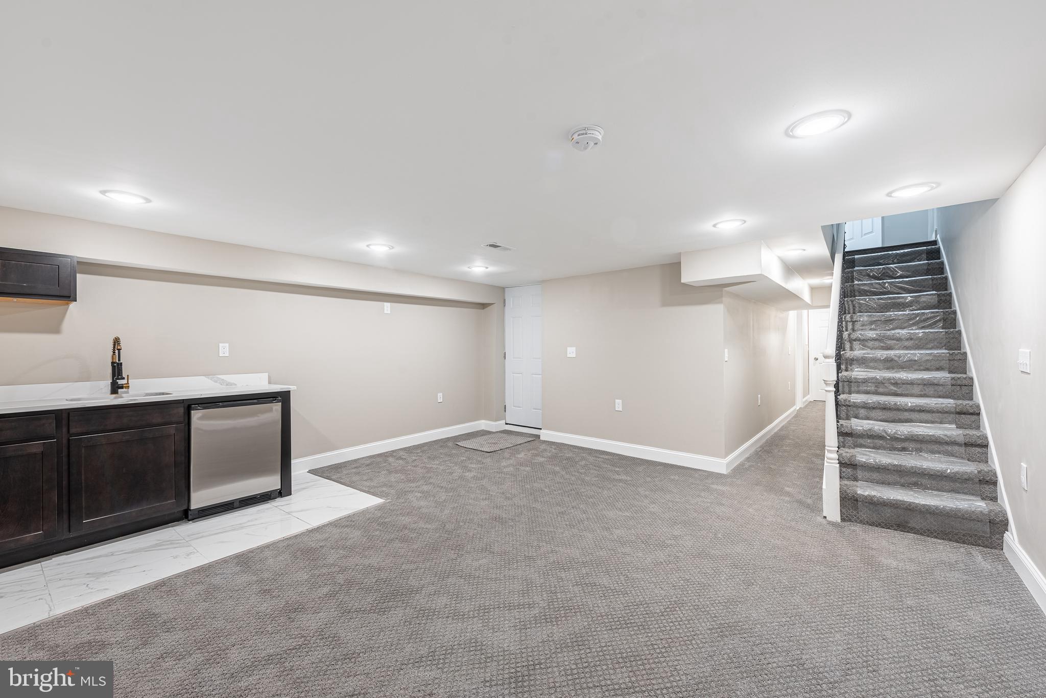 HOLLINS MARKET - Residential