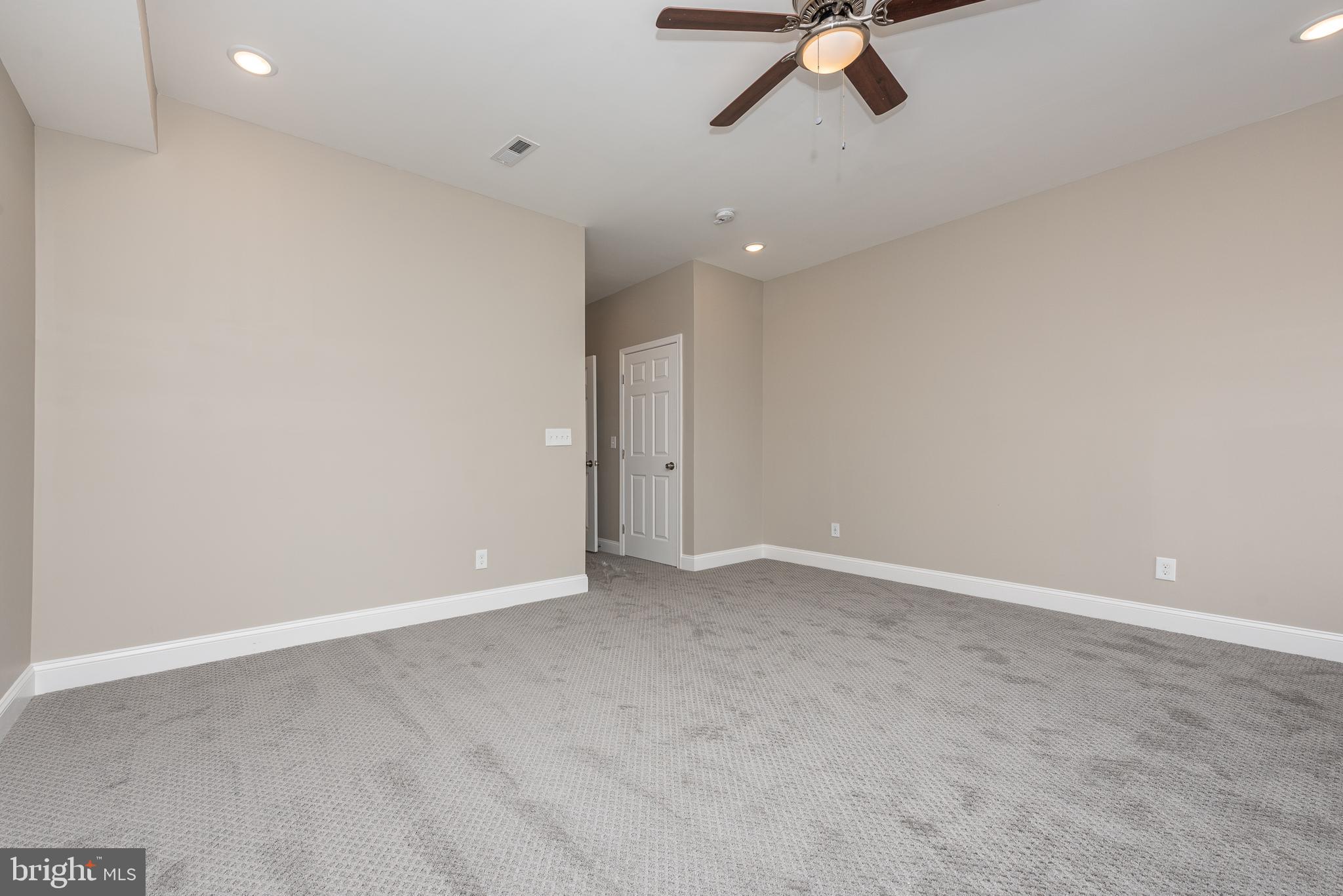 HOLLINS MARKET - Residential