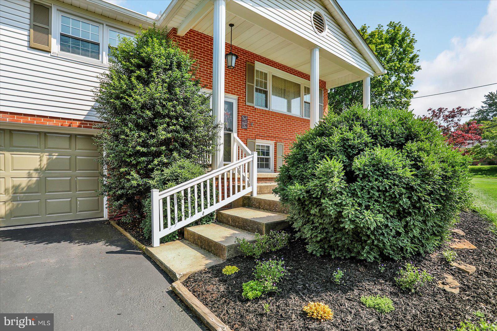2134 HUNTINGTON ROAD