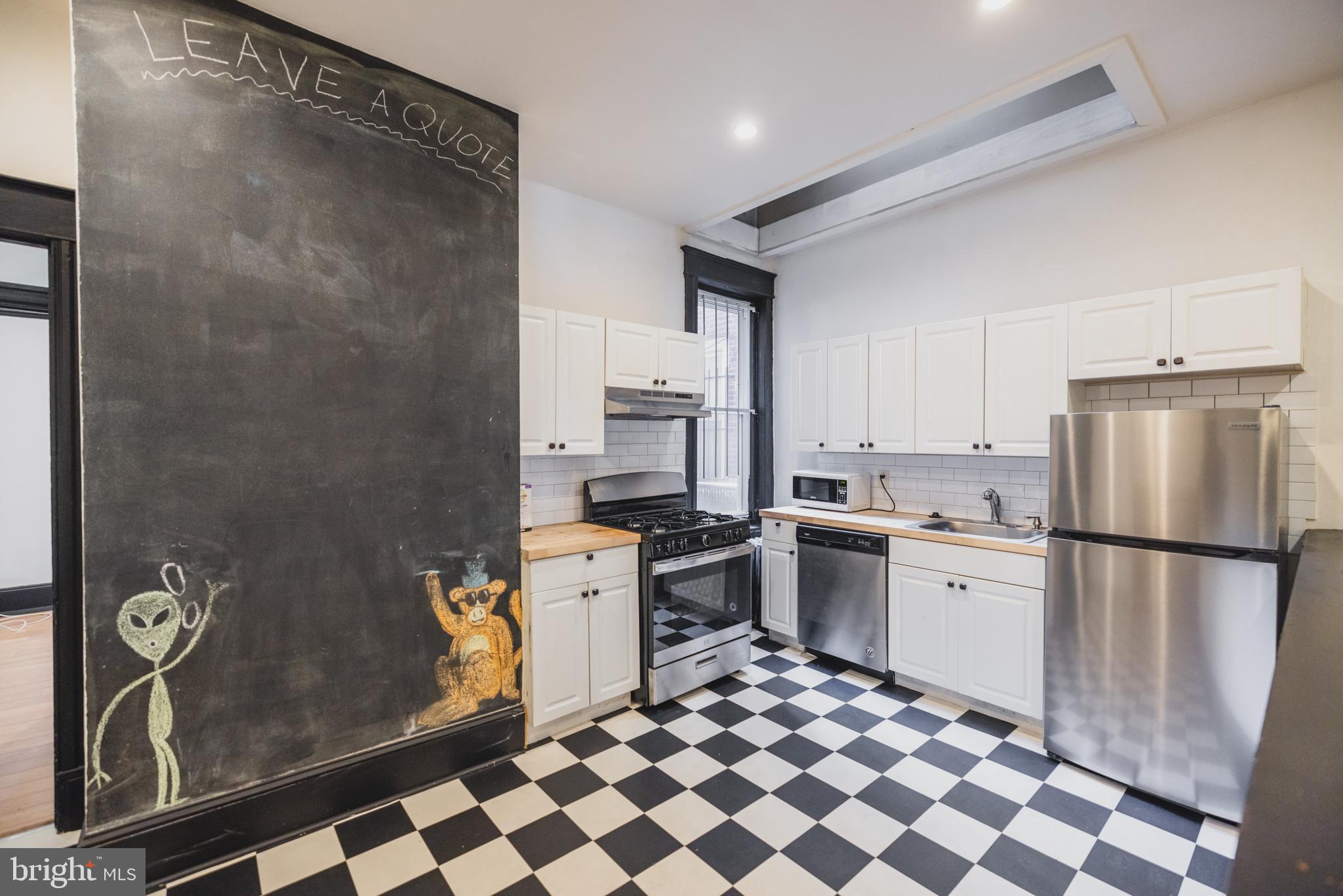 UNIVERSITY CITY - Residential Lease