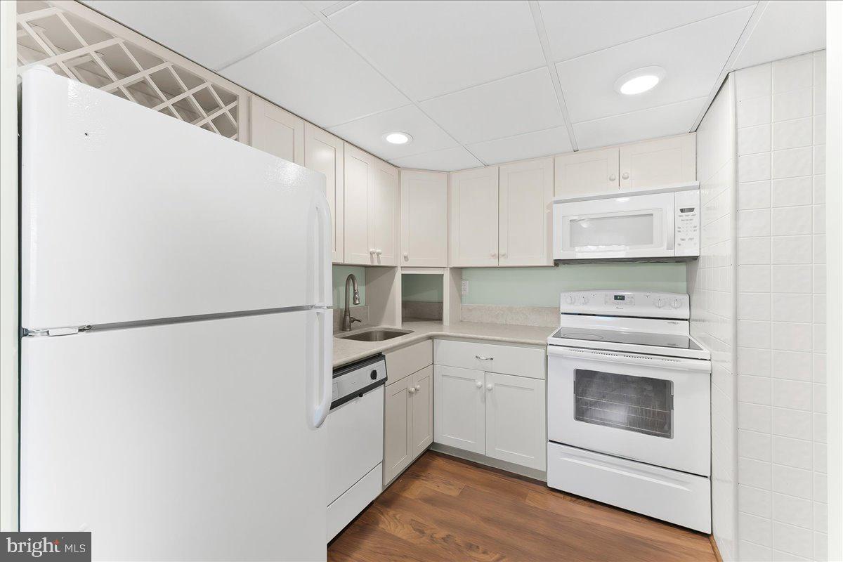 CROFTON COURT COND - Residential