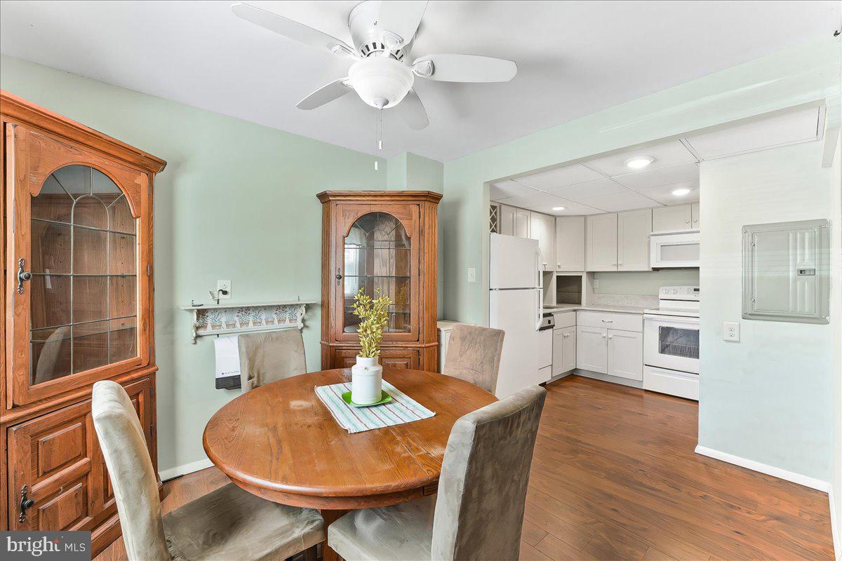 CROFTON COURT COND - Residential