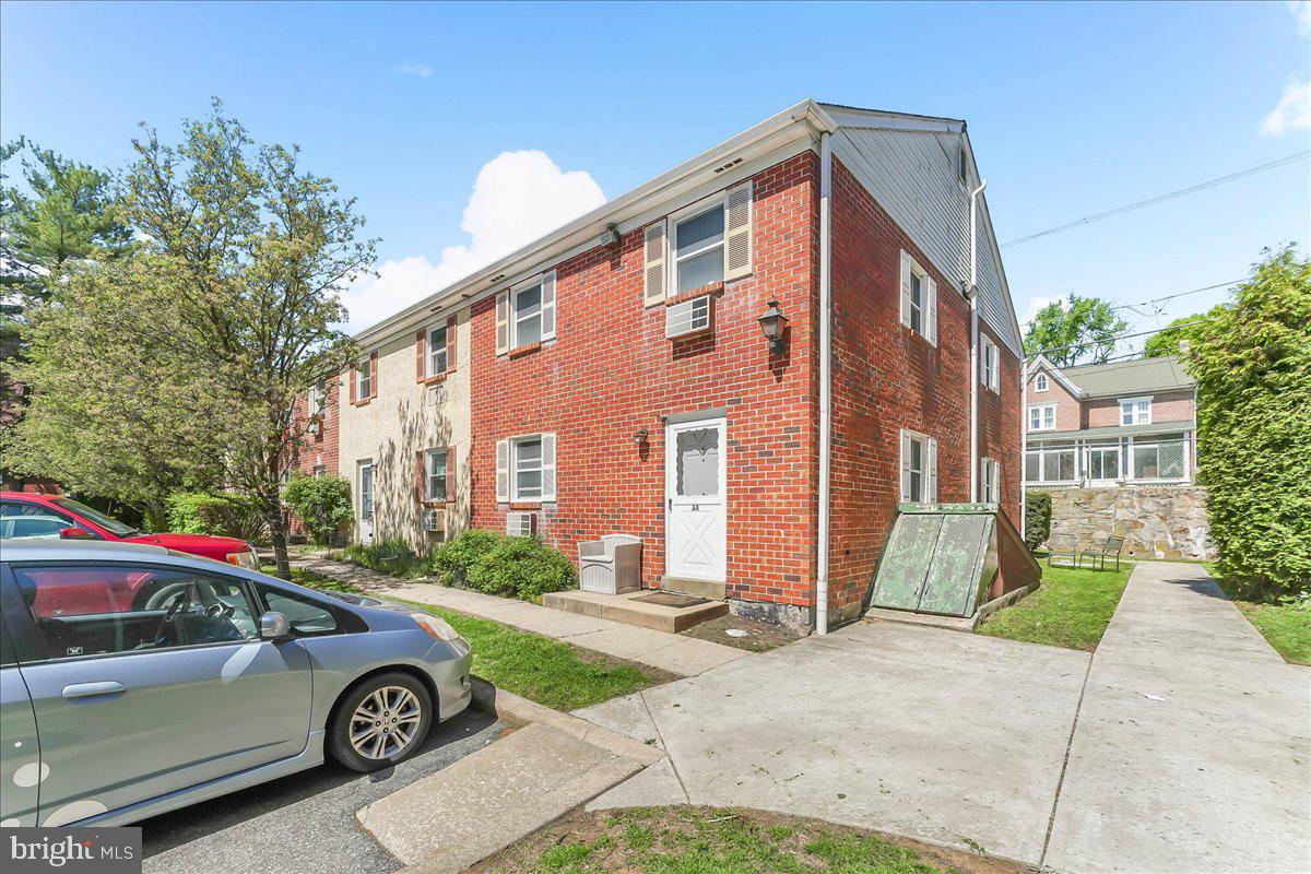 CROFTON COURT COND - Residential