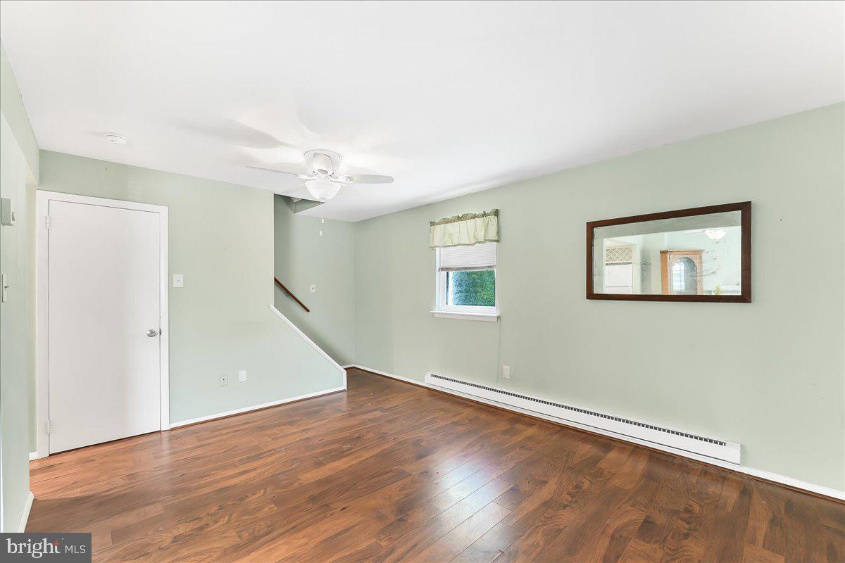 CROFTON COURT COND - Residential