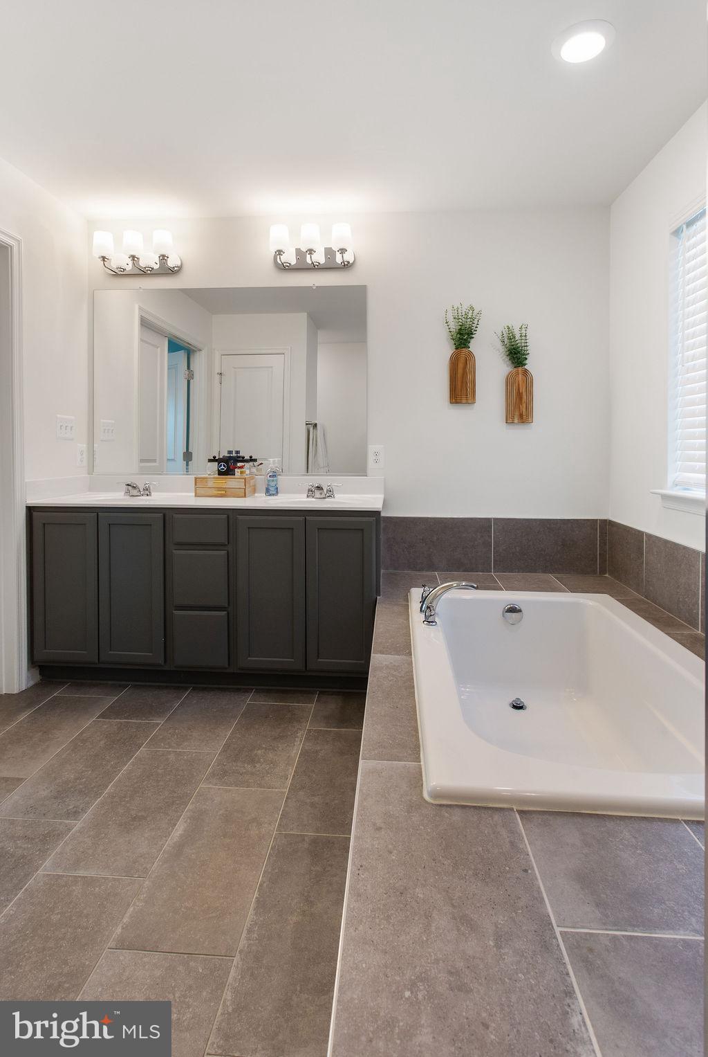 PARADISE ESTATES - Residential