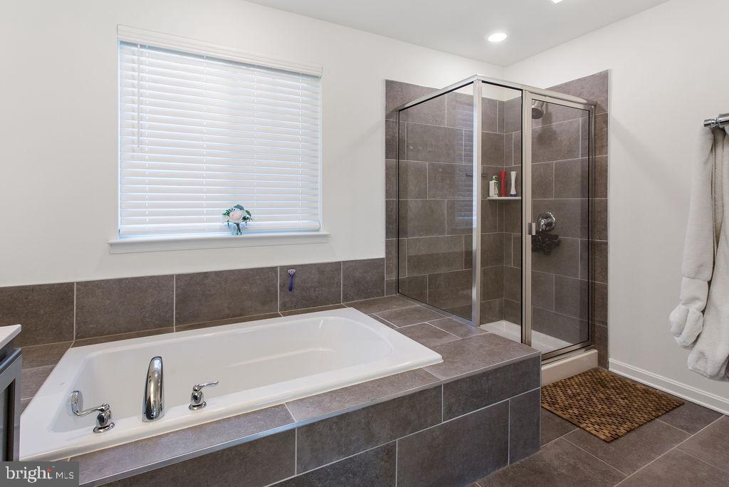 PARADISE ESTATES - Residential