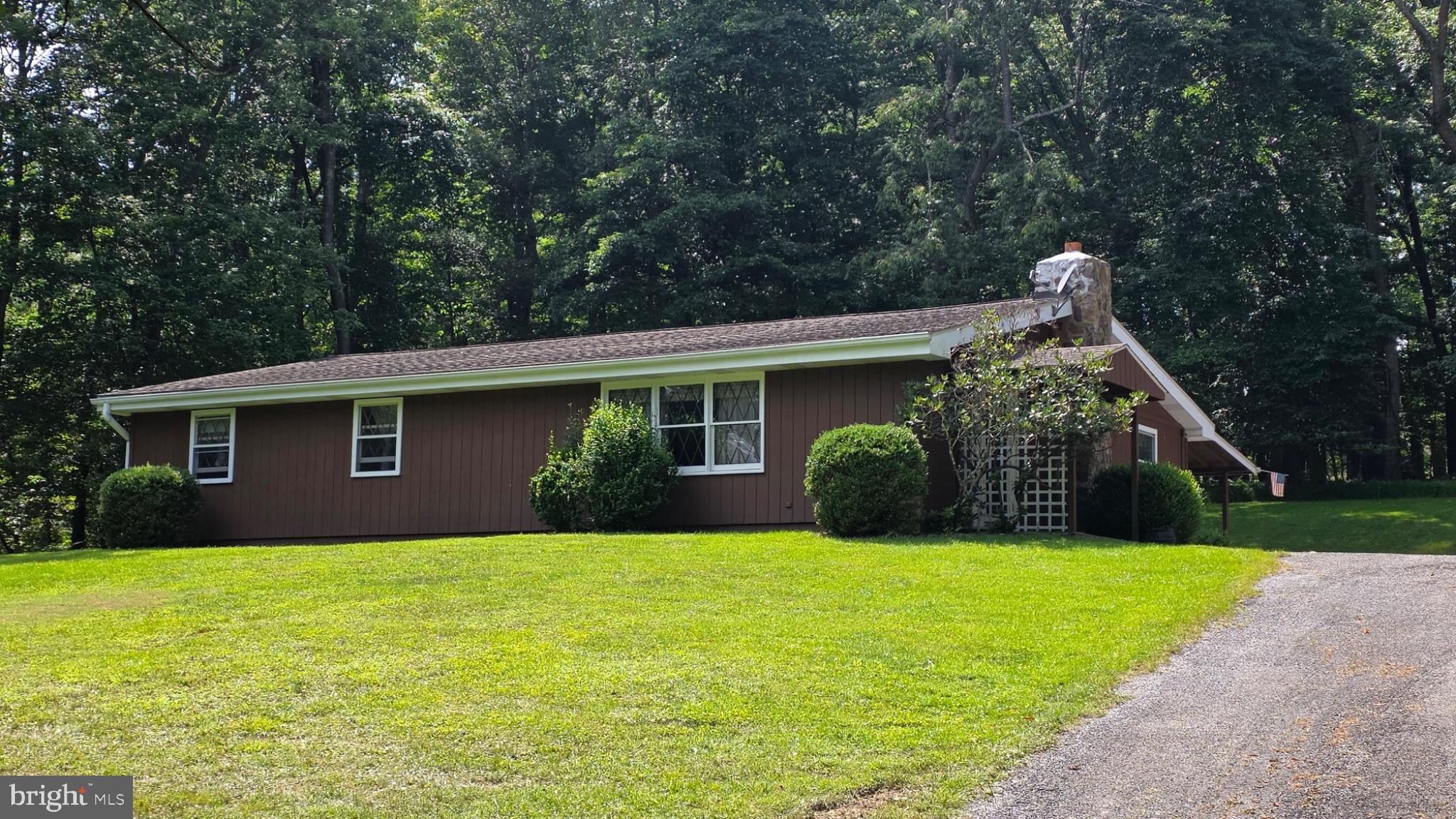 8952 WALNUT LANE
