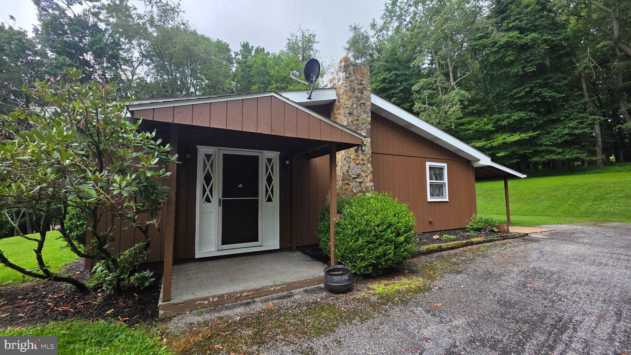 8952 WALNUT LANE