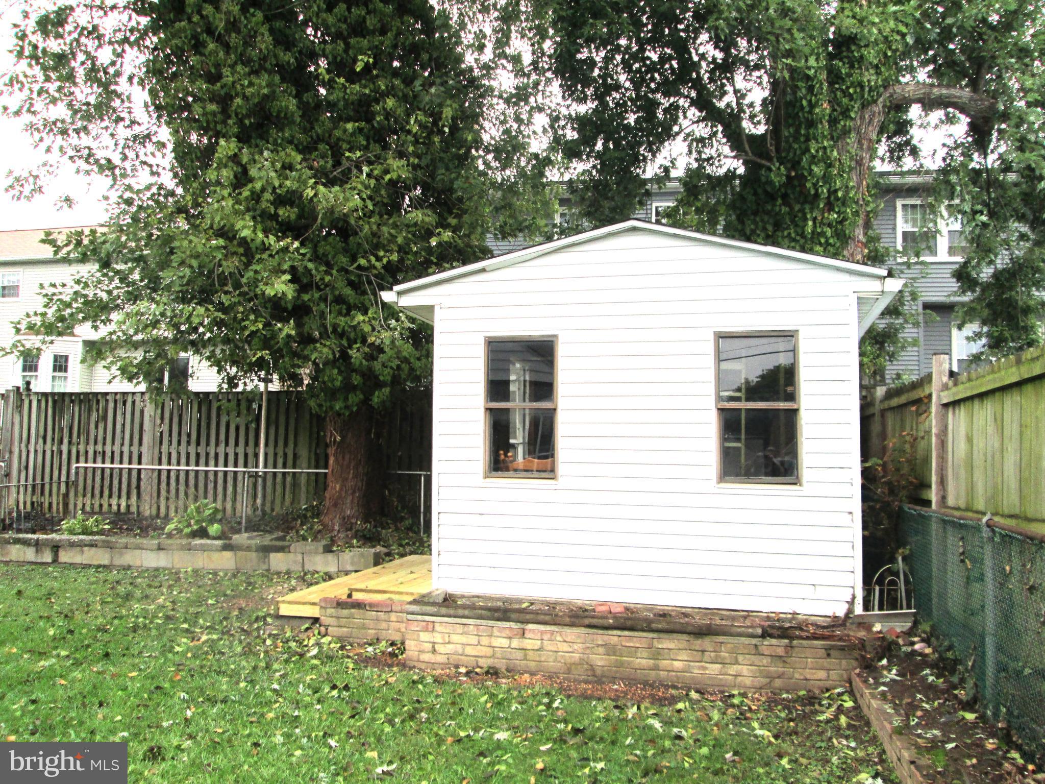 HAMMONDS FERRY - Residential