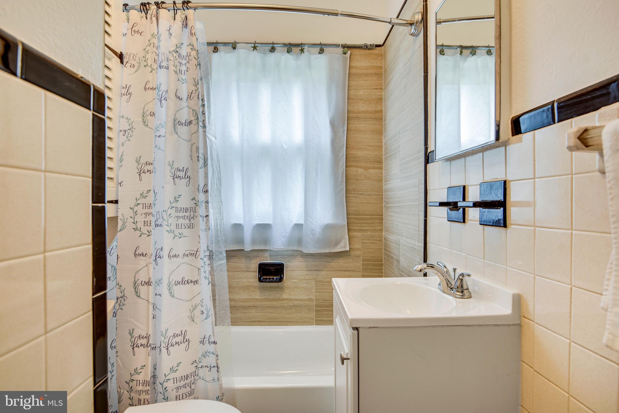 HAMMONDS FERRY - Residential