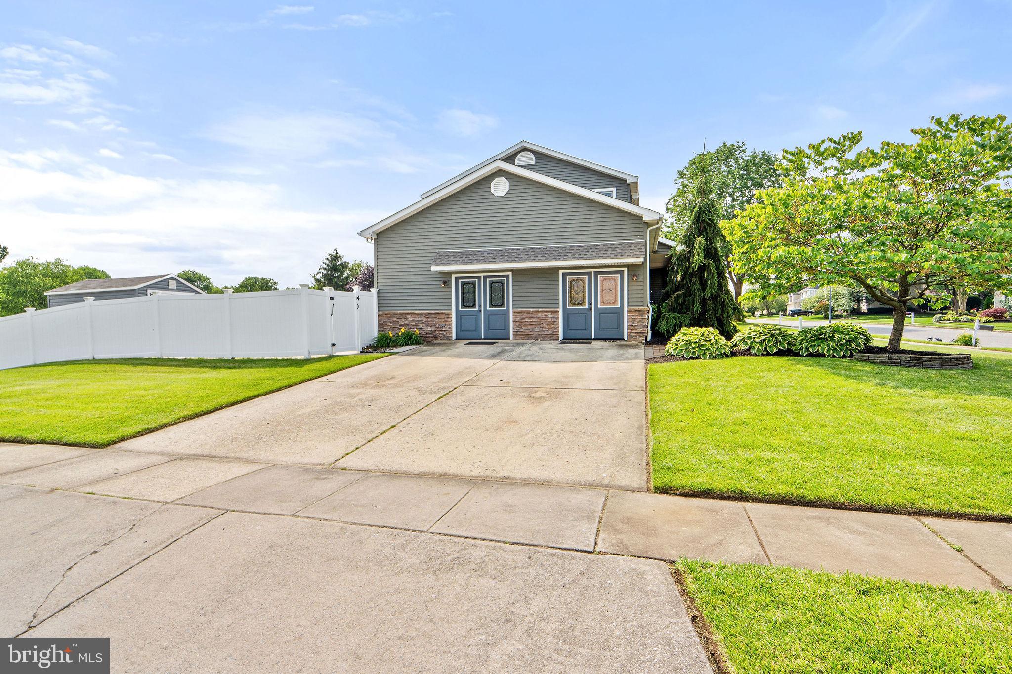 1220 ROYAL LANE