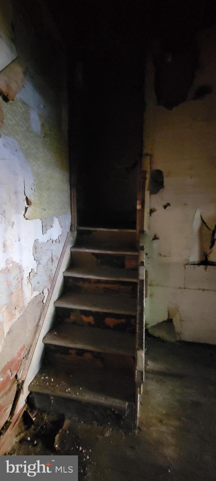 KENSINGTON - Commercial Sale