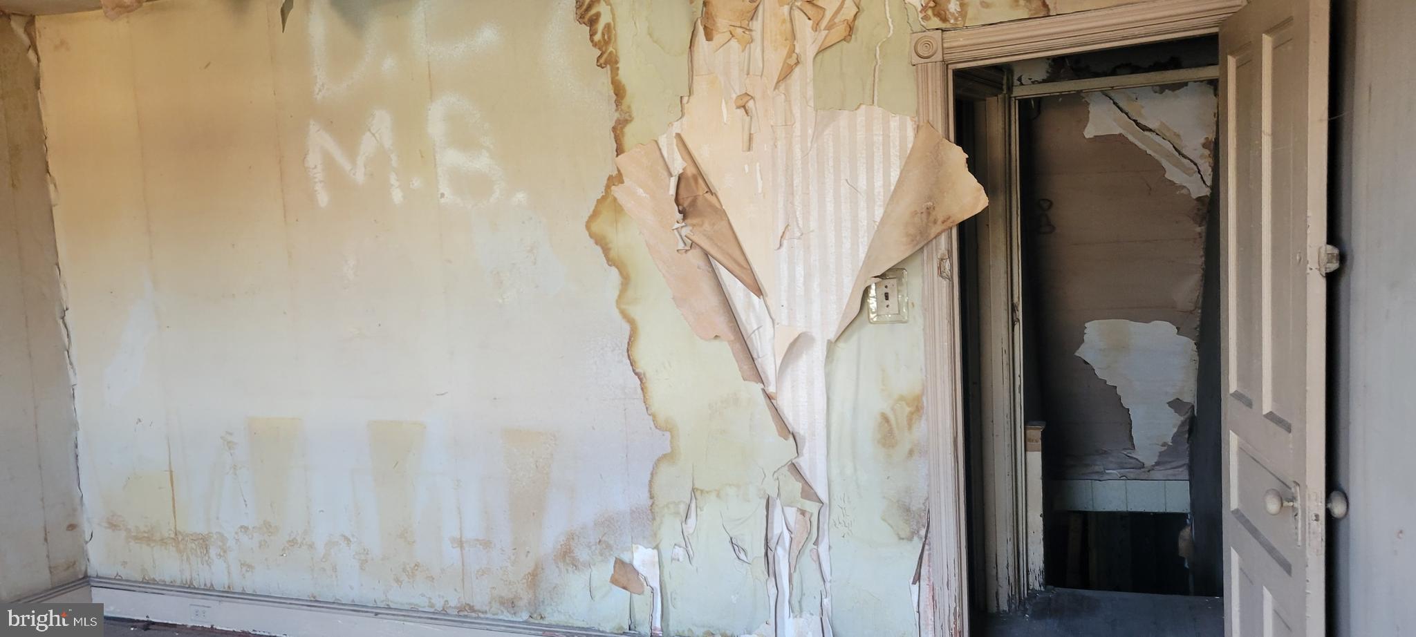 KENSINGTON - Commercial Sale