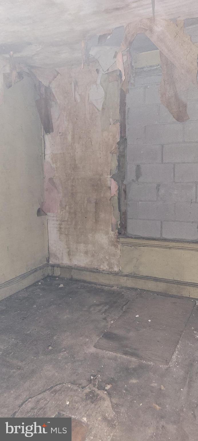 KENSINGTON - Commercial Sale