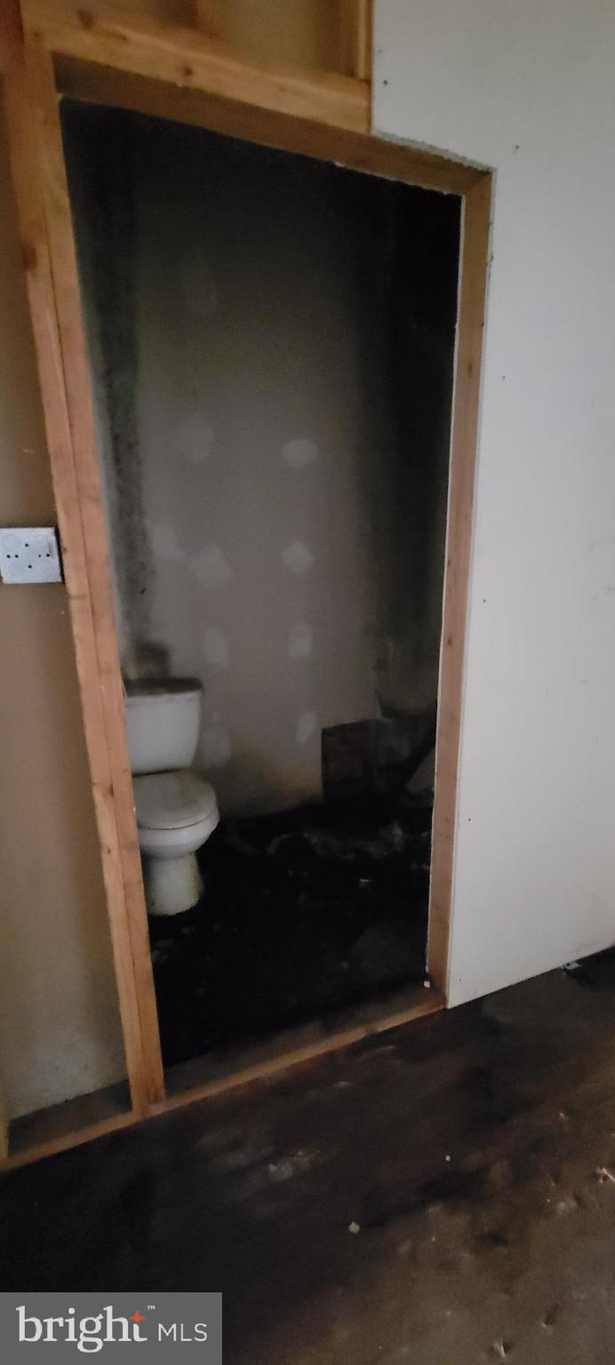 KENSINGTON - Commercial Sale