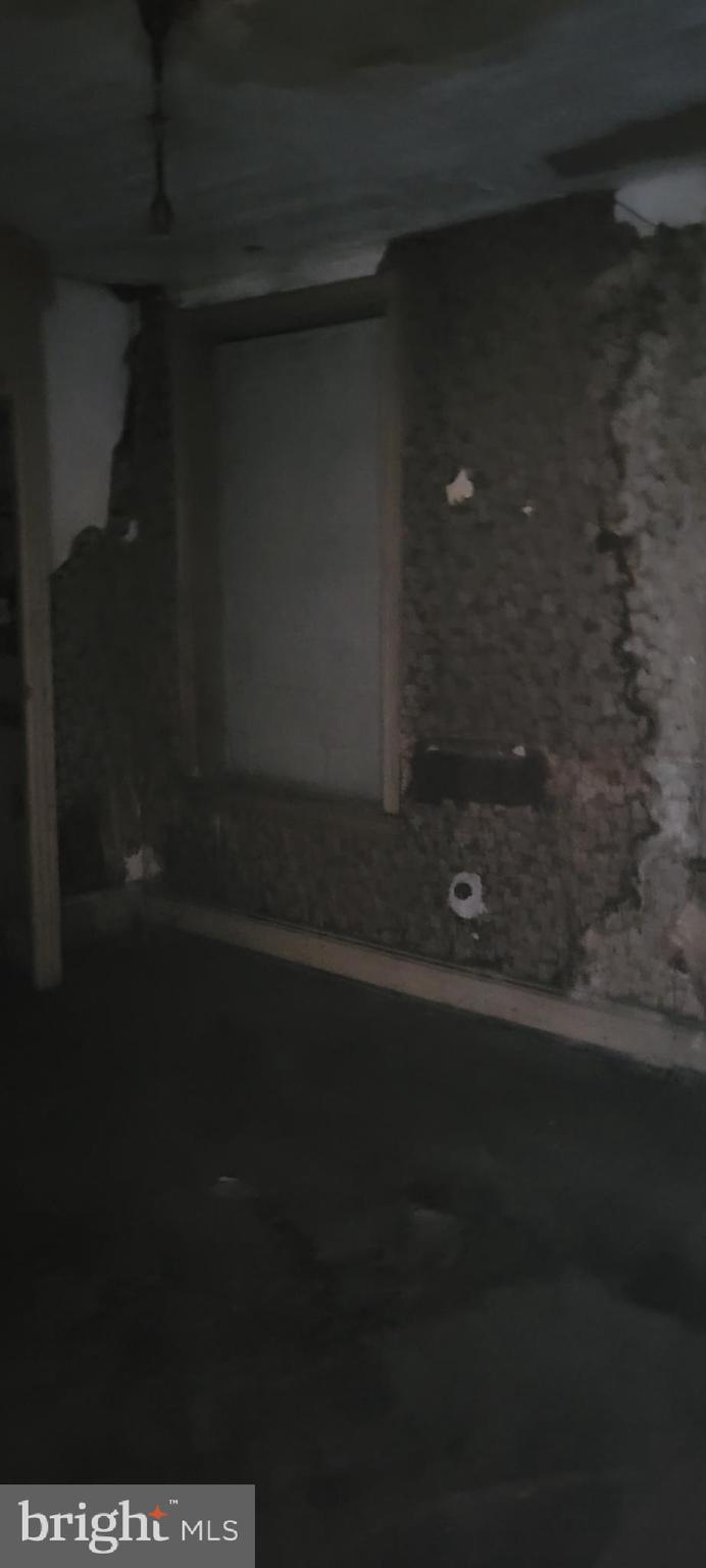 KENSINGTON - Commercial Sale