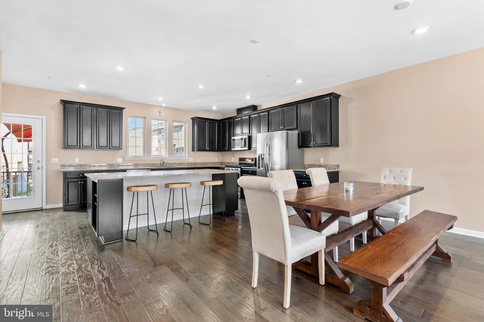 TALL OAKS - Residential