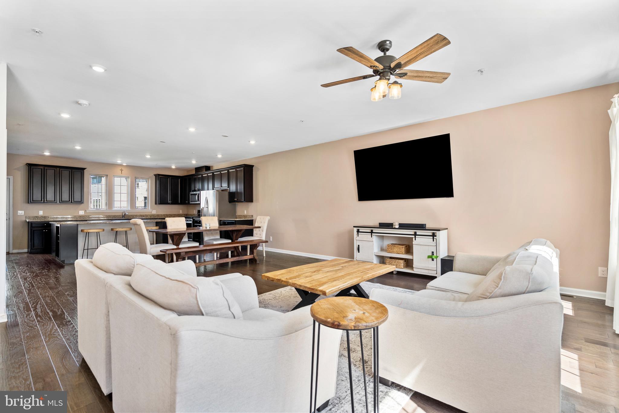 TALL OAKS - Residential