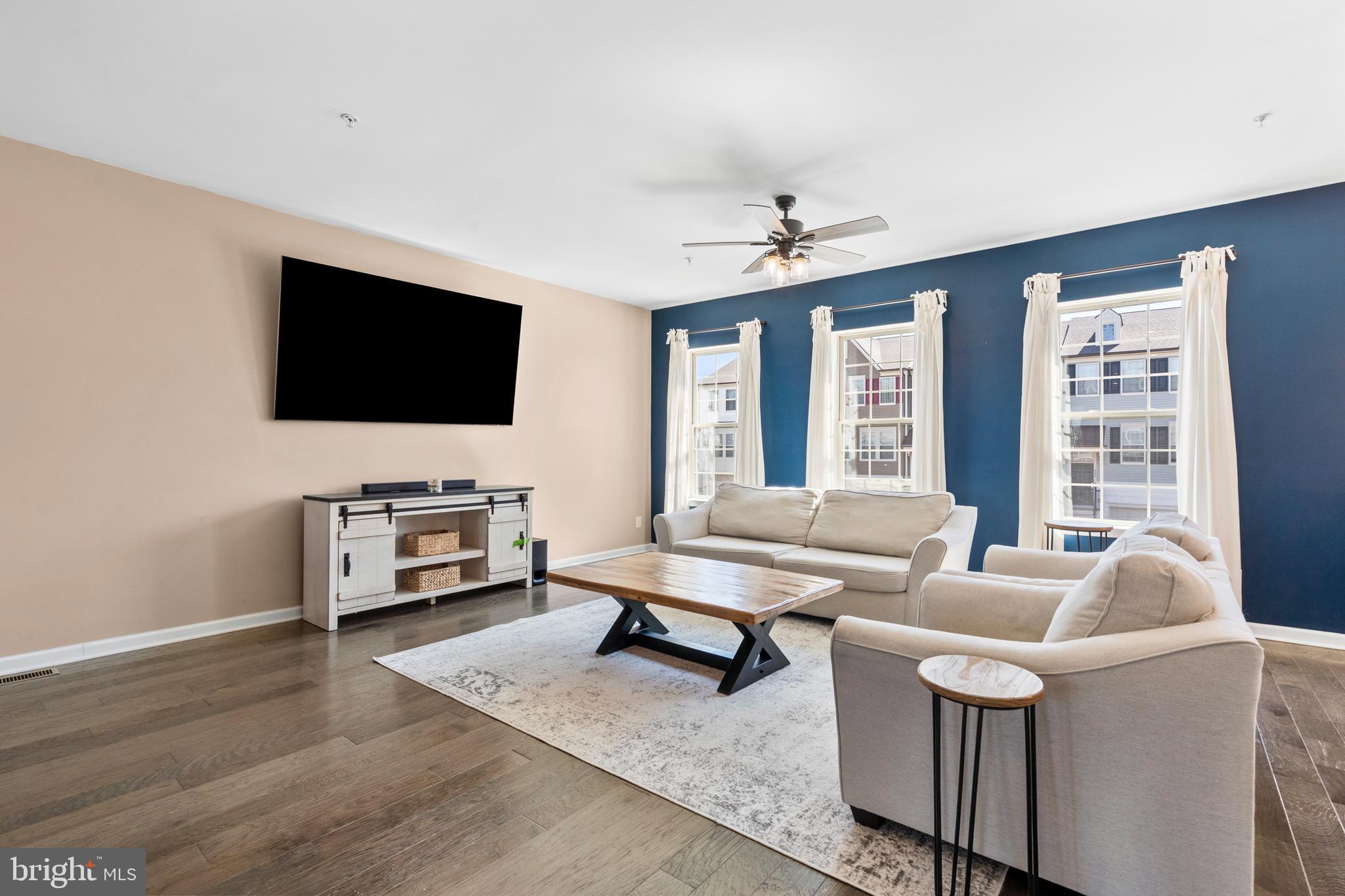 TALL OAKS - Residential