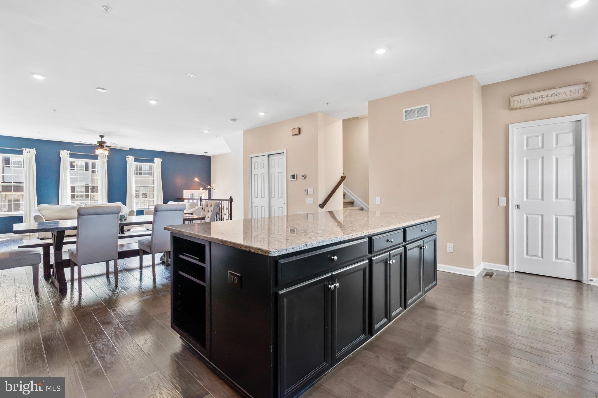 TALL OAKS - Residential