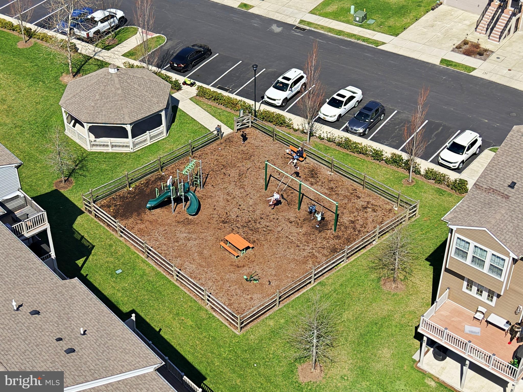 TALL OAKS - Residential