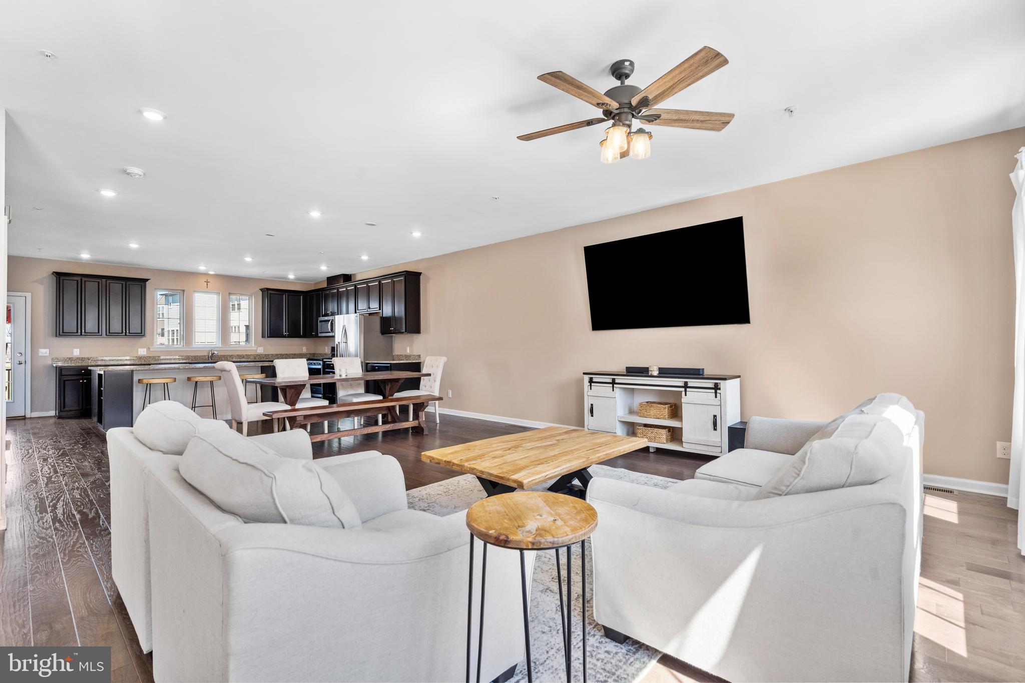 TALL OAKS - Residential