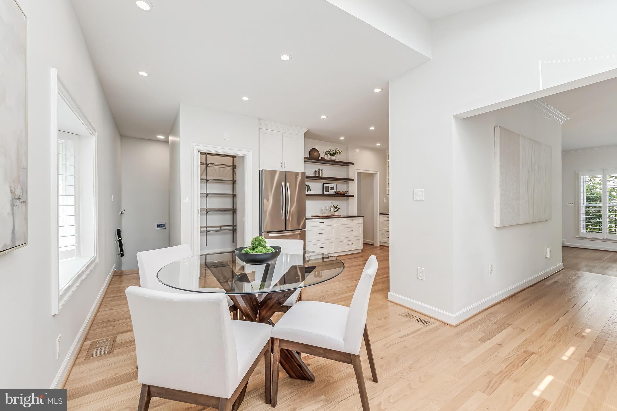 MC LEAN OAKS - Residential