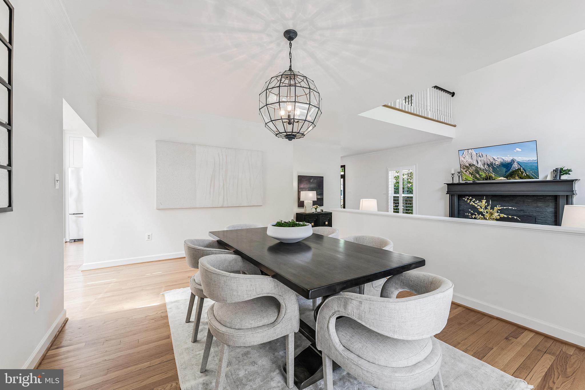 MC LEAN OAKS - Residential