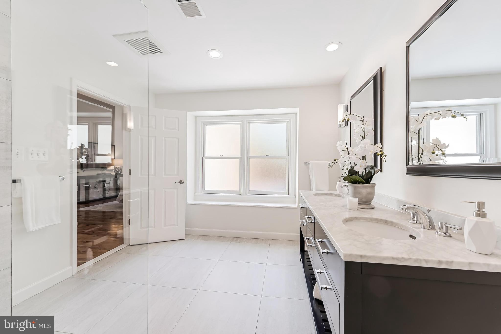 MC LEAN OAKS - Residential