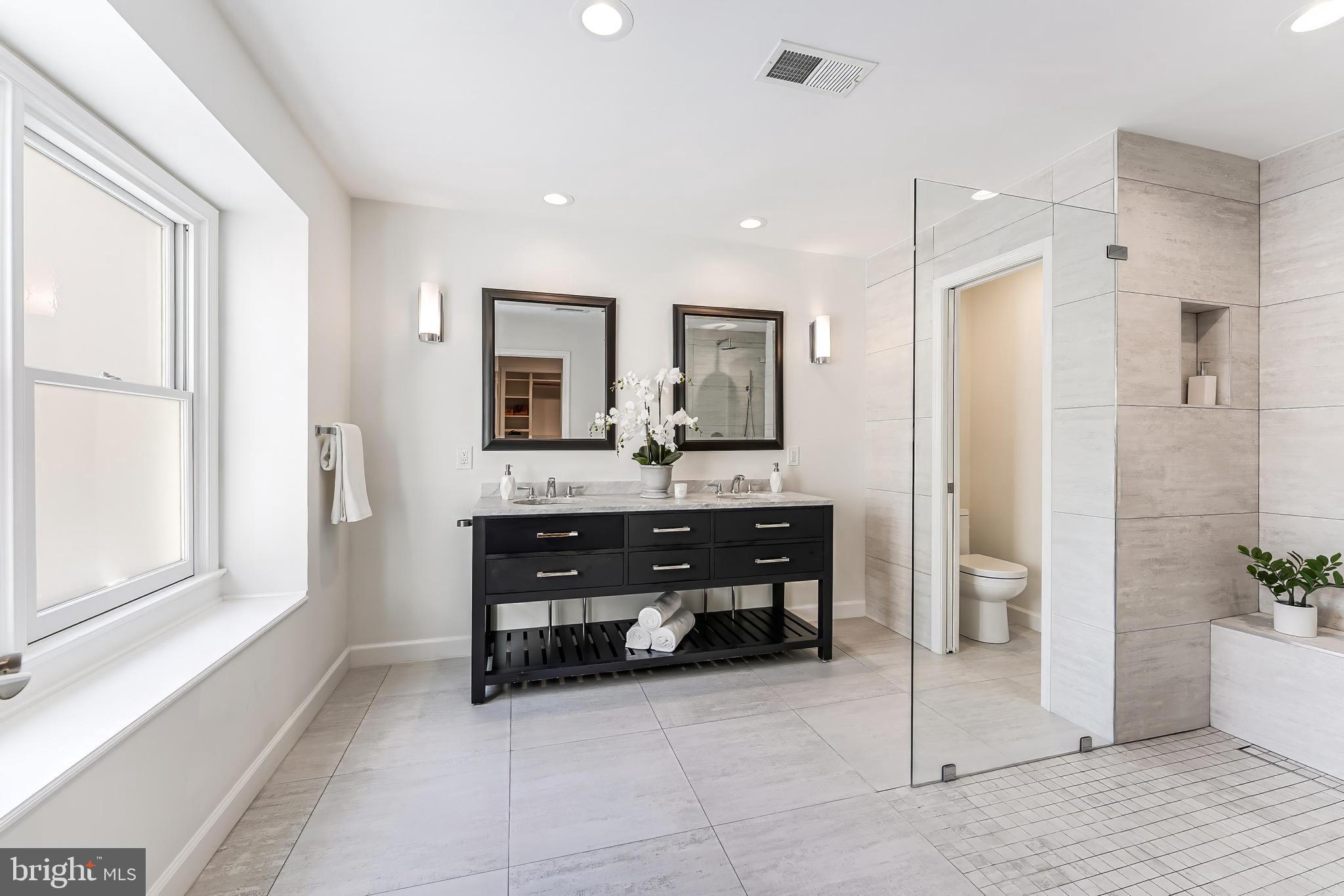 MC LEAN OAKS - Residential