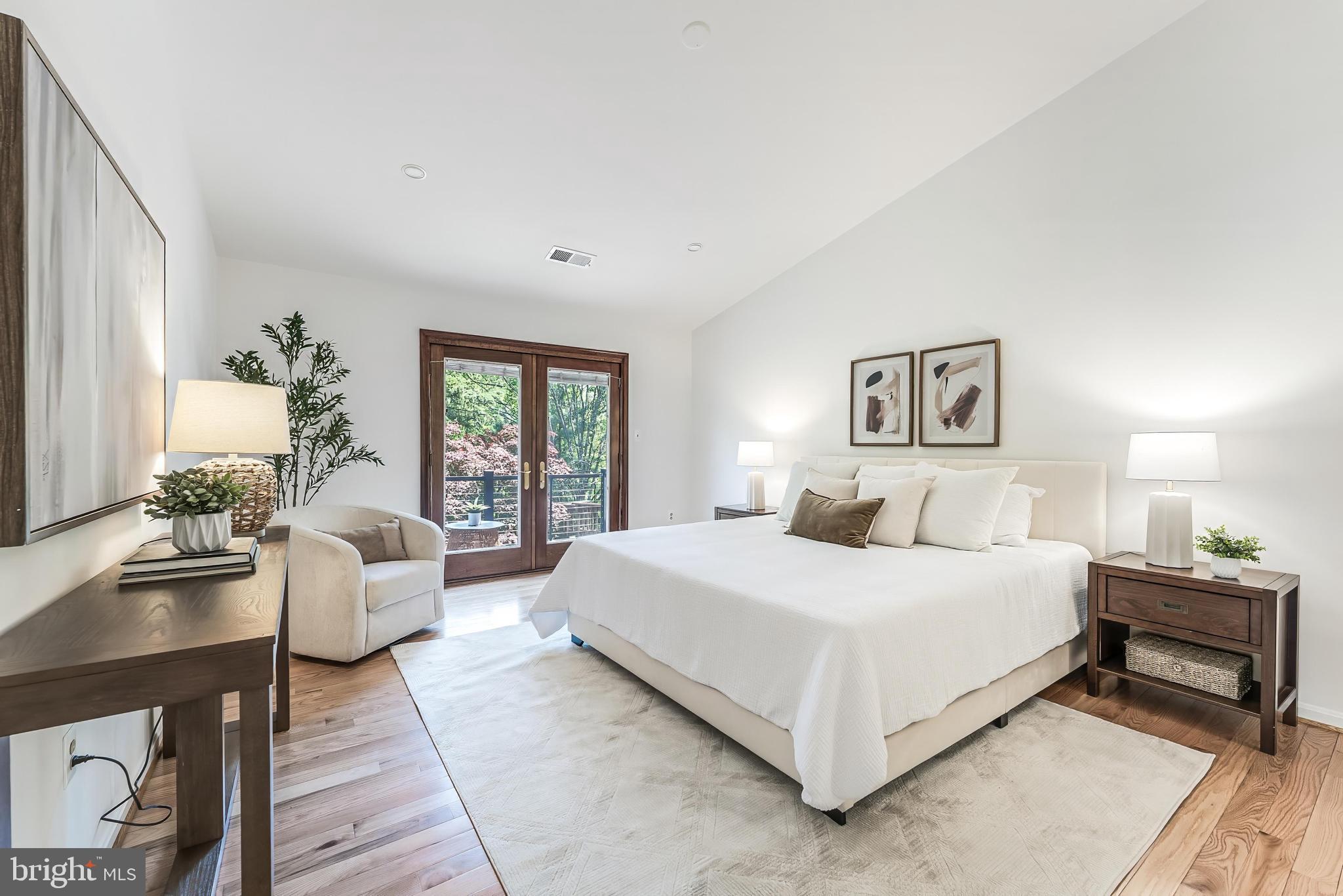 MC LEAN OAKS - Residential