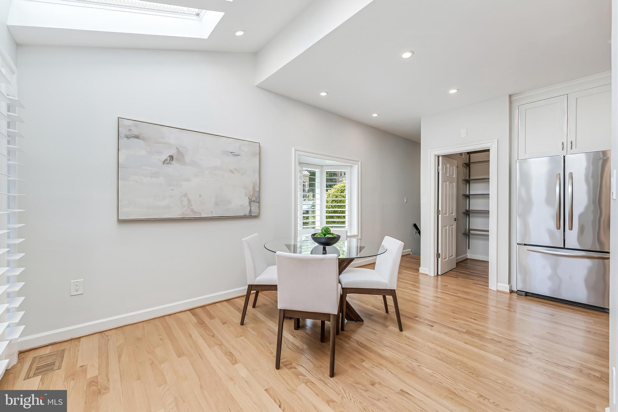 MC LEAN OAKS - Residential