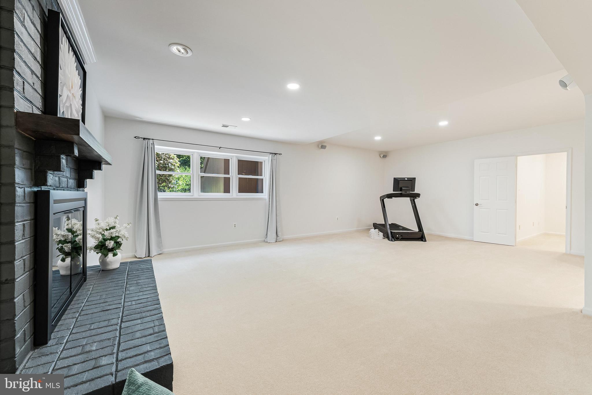 MC LEAN OAKS - Residential