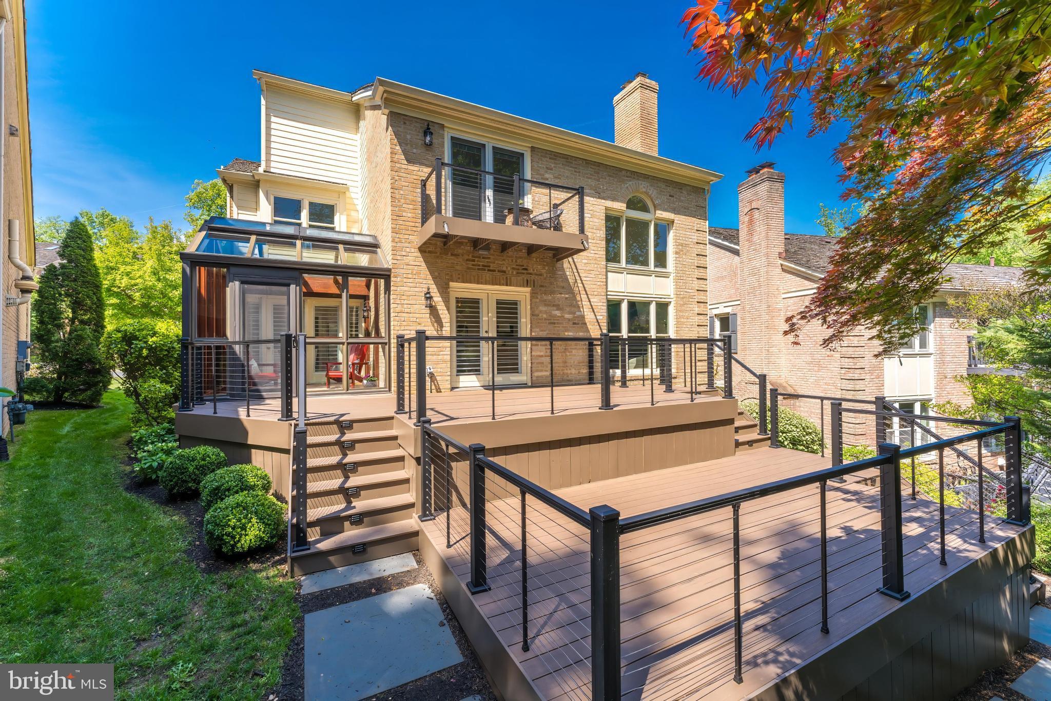 MC LEAN OAKS - Residential