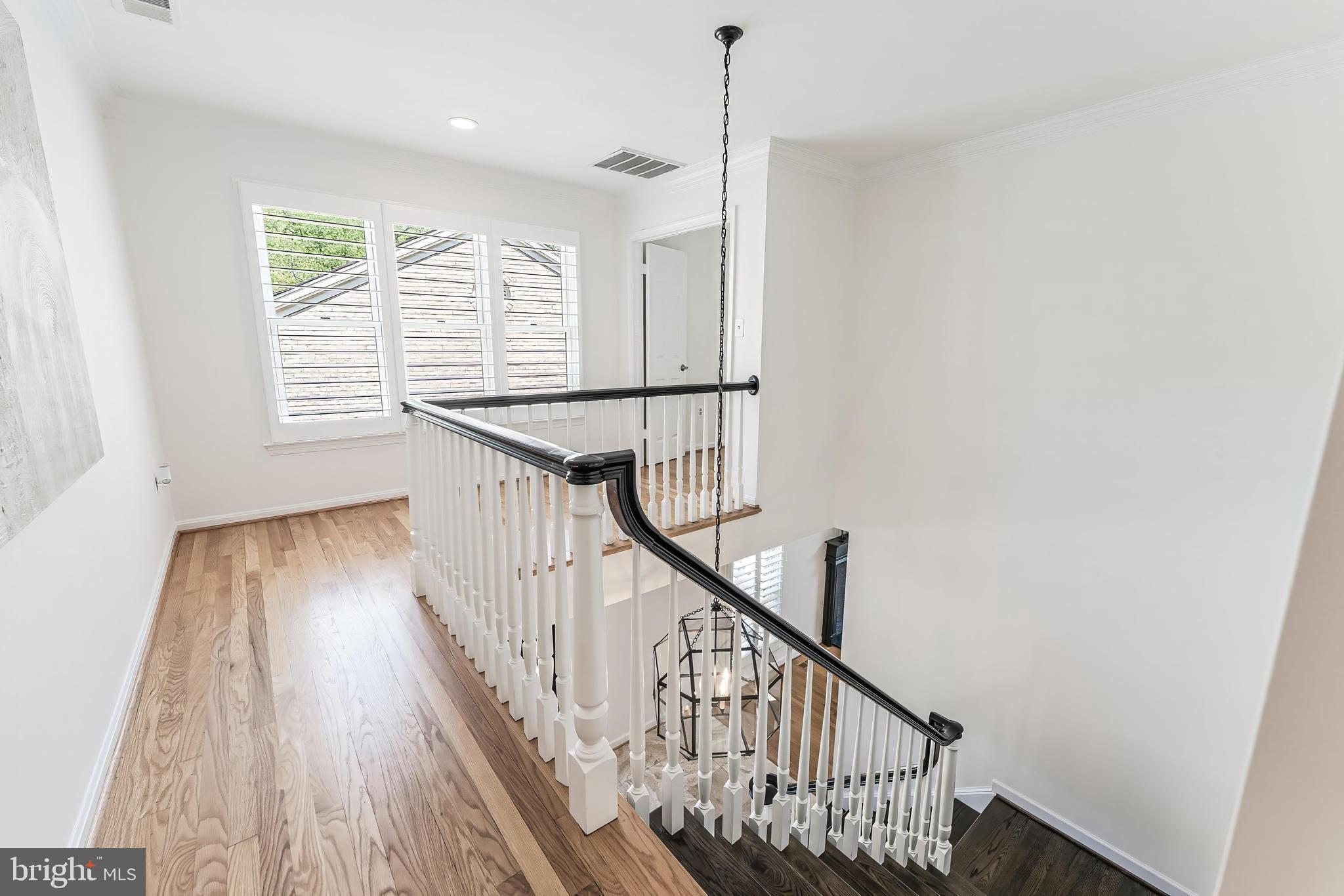 MC LEAN OAKS - Residential