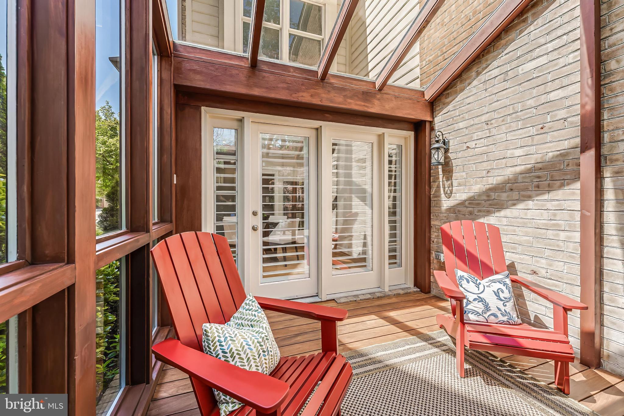 MC LEAN OAKS - Residential