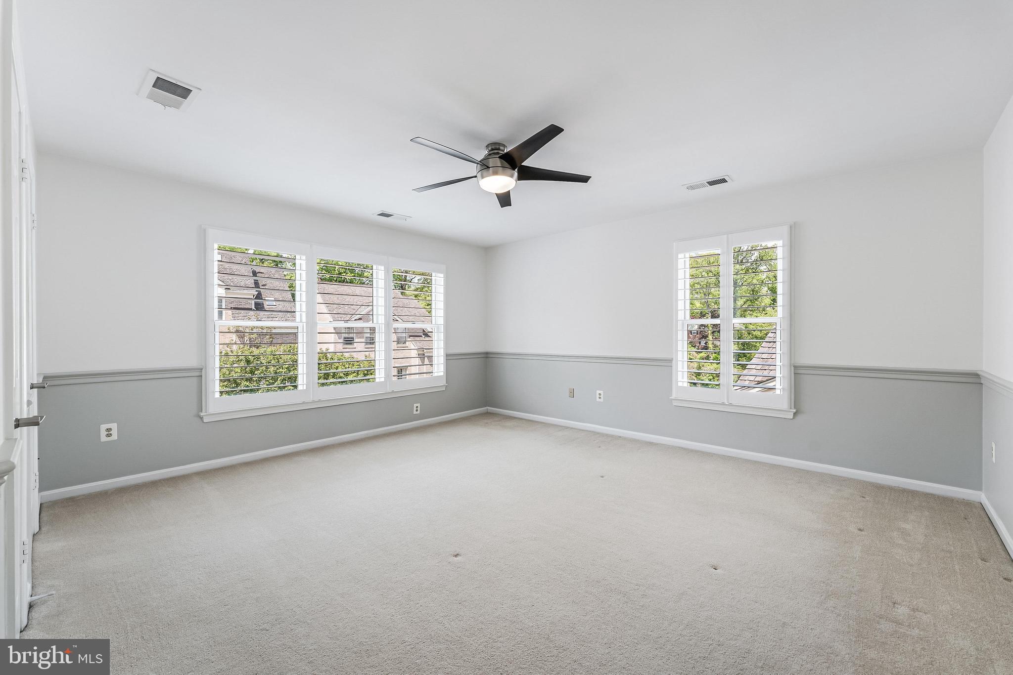 MC LEAN OAKS - Residential