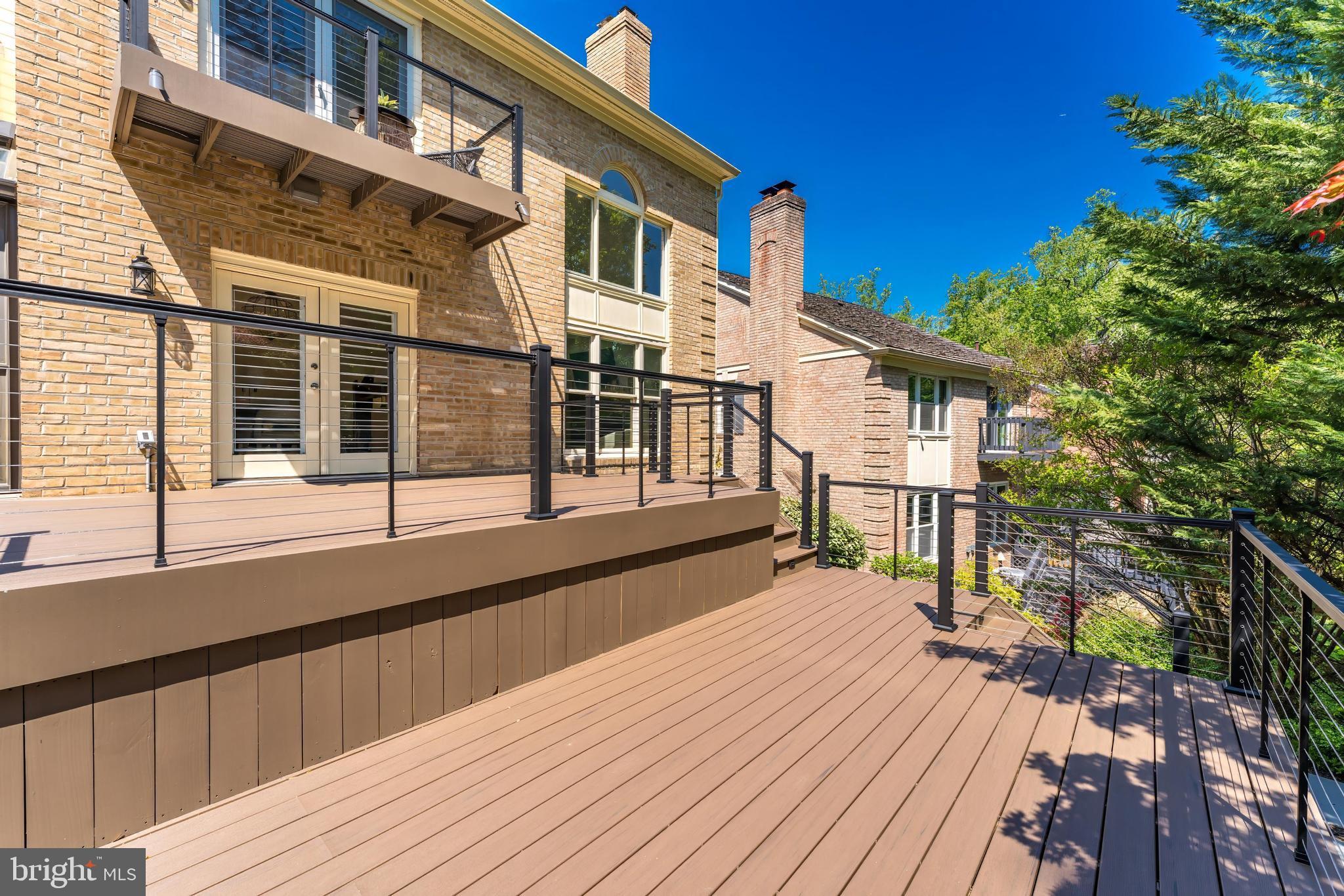 MC LEAN OAKS - Residential