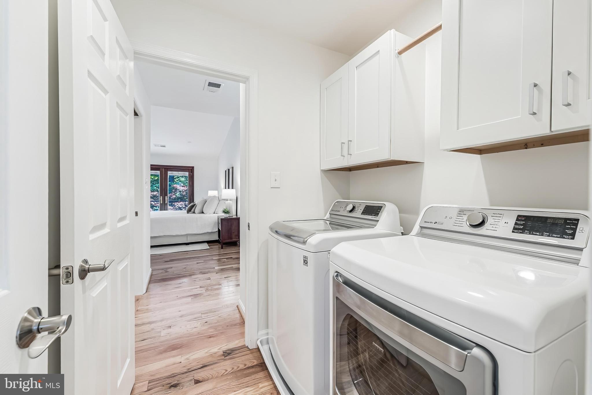 MC LEAN OAKS - Residential