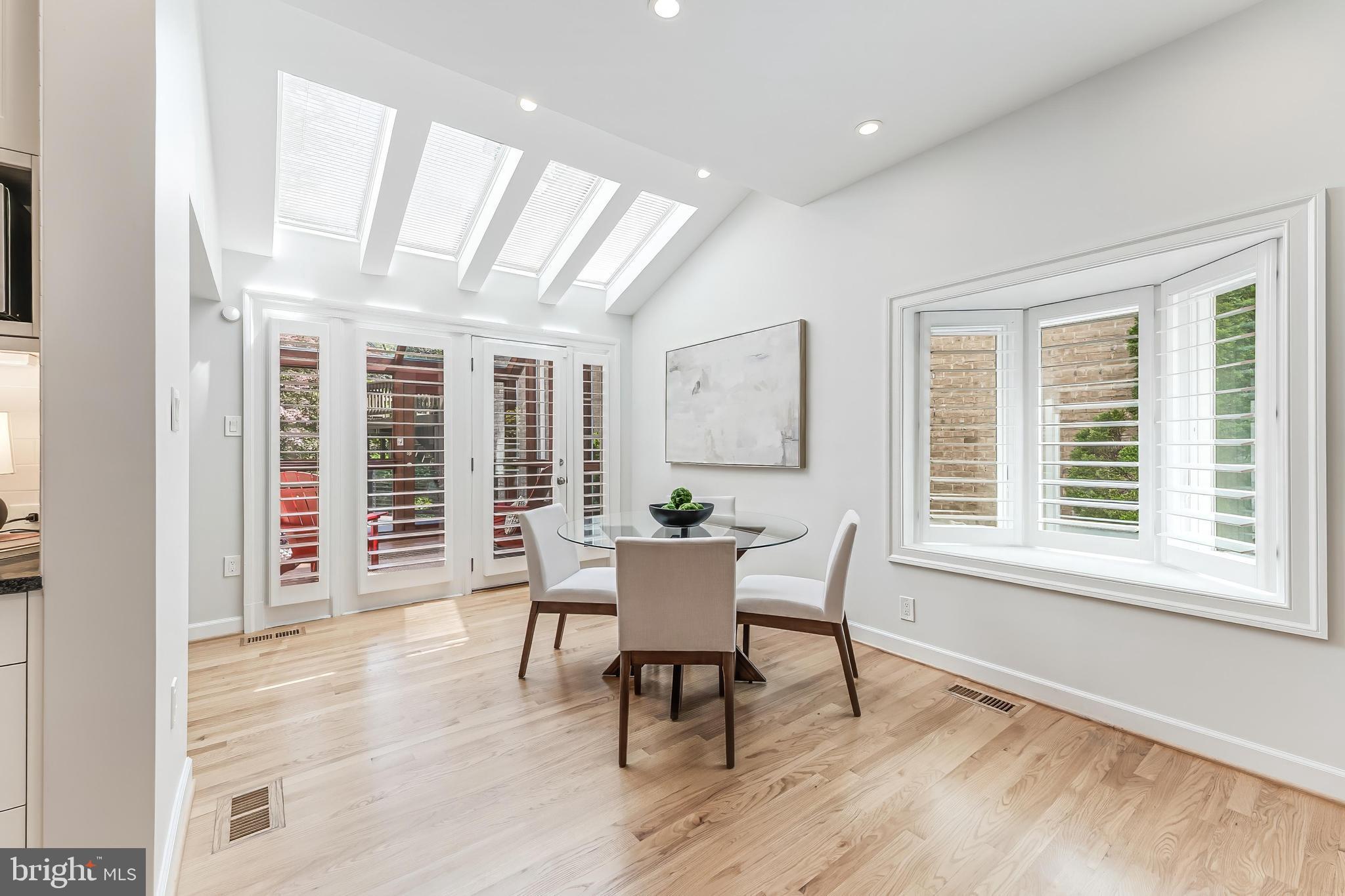 MC LEAN OAKS - Residential