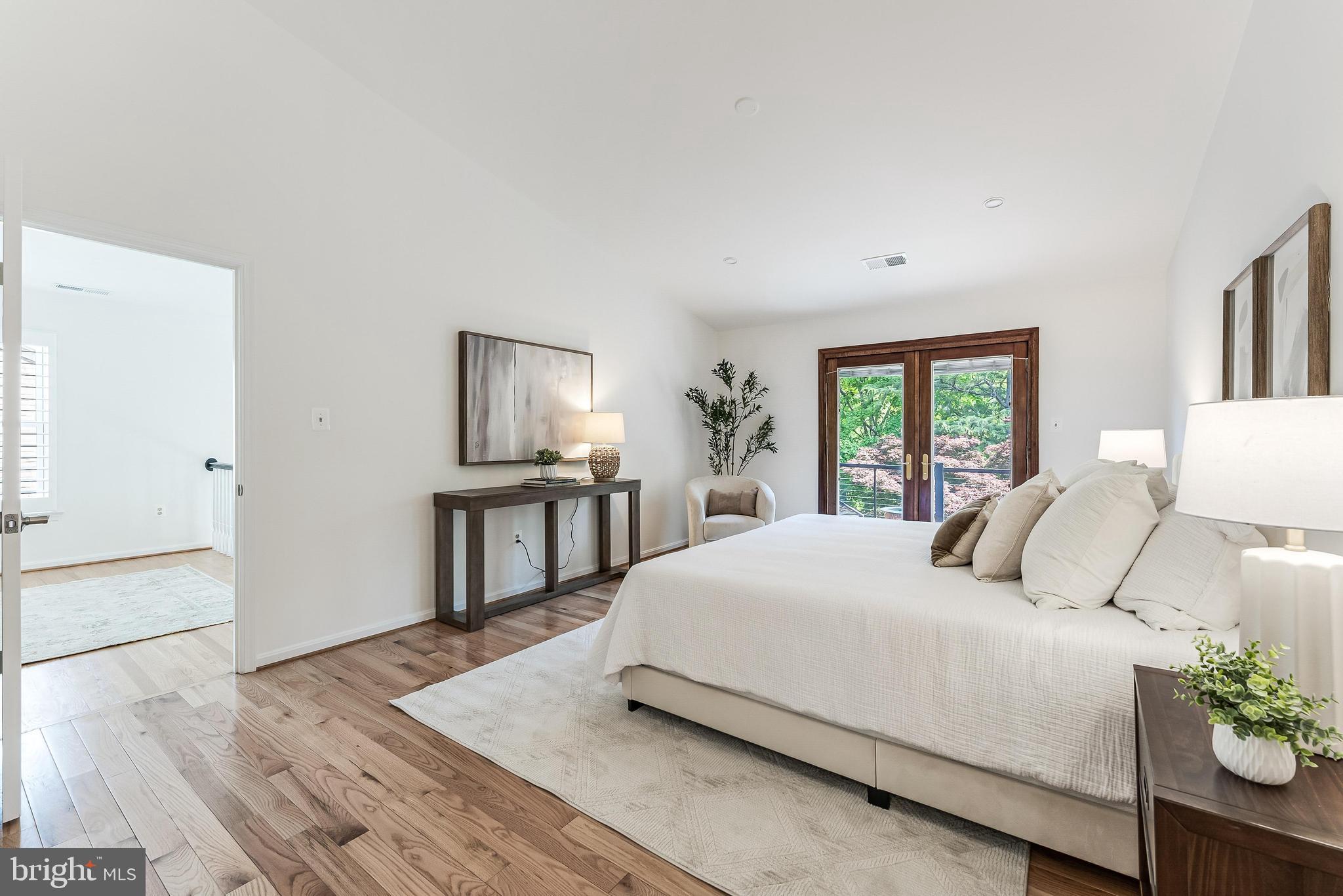 MC LEAN OAKS - Residential