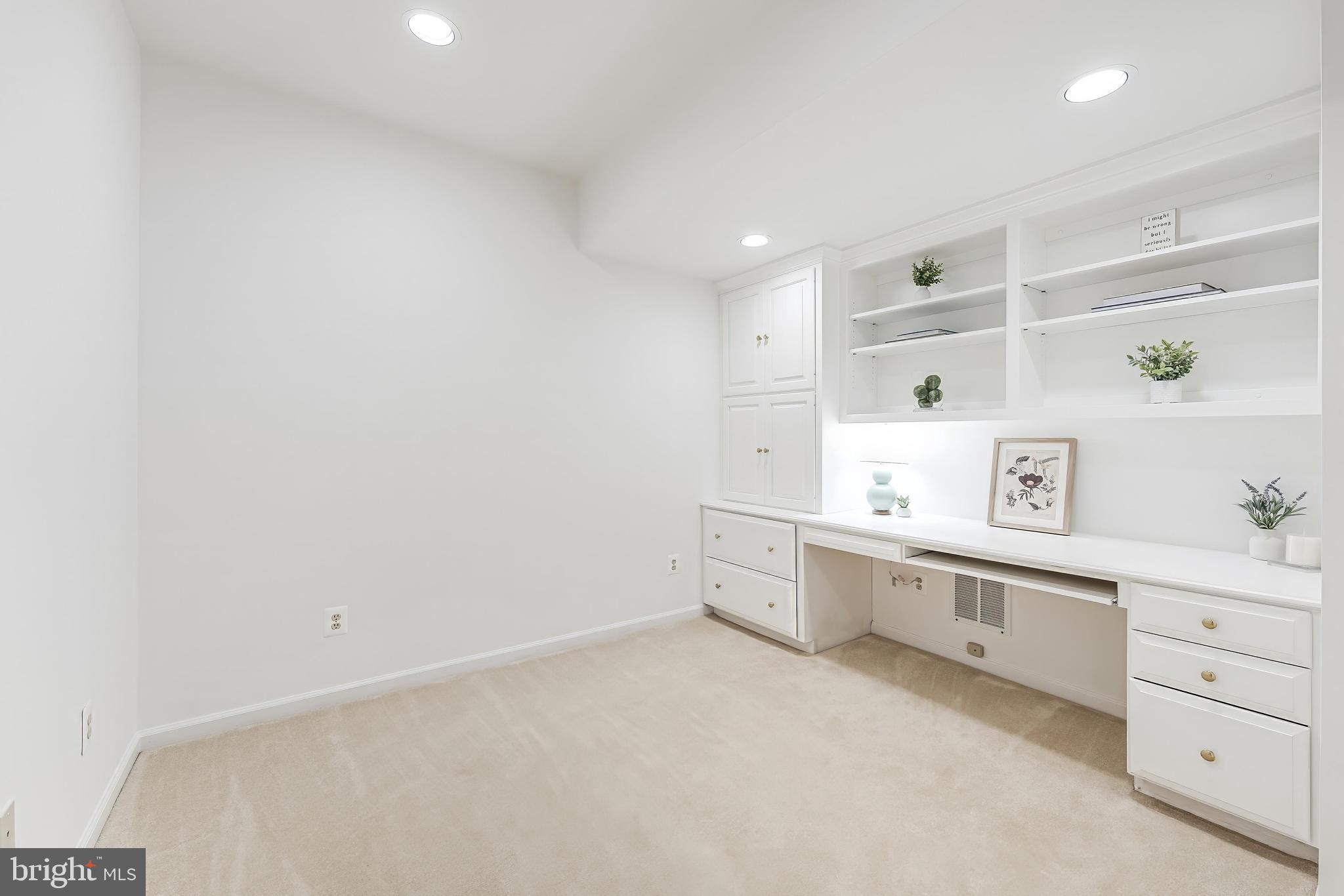 MC LEAN OAKS - Residential