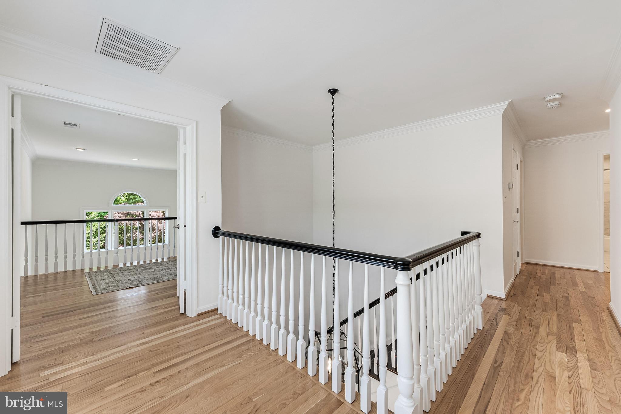 MC LEAN OAKS - Residential